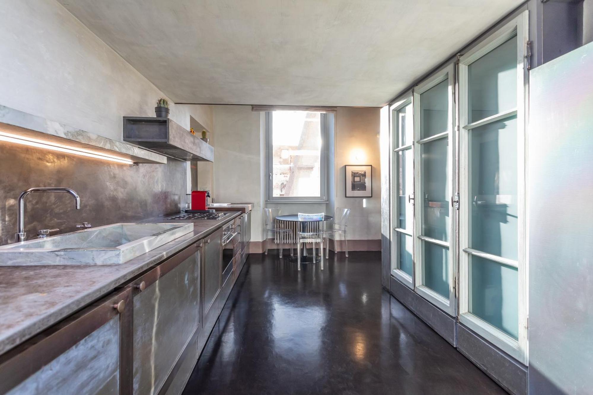 Iconic Apartment With Unique Colosseum View Rome Buitenkant foto