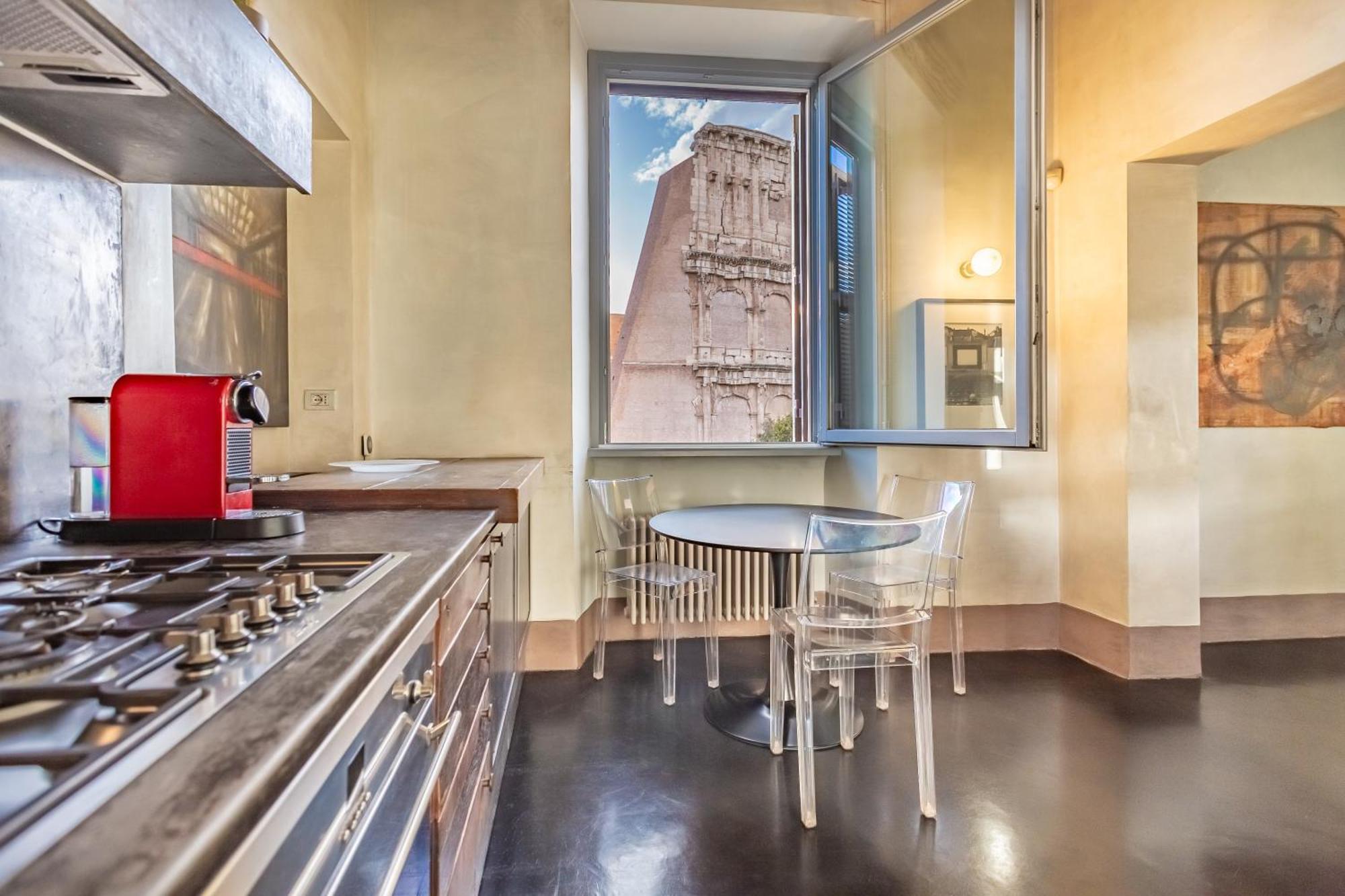 Iconic Apartment With Unique Colosseum View Rome Buitenkant foto