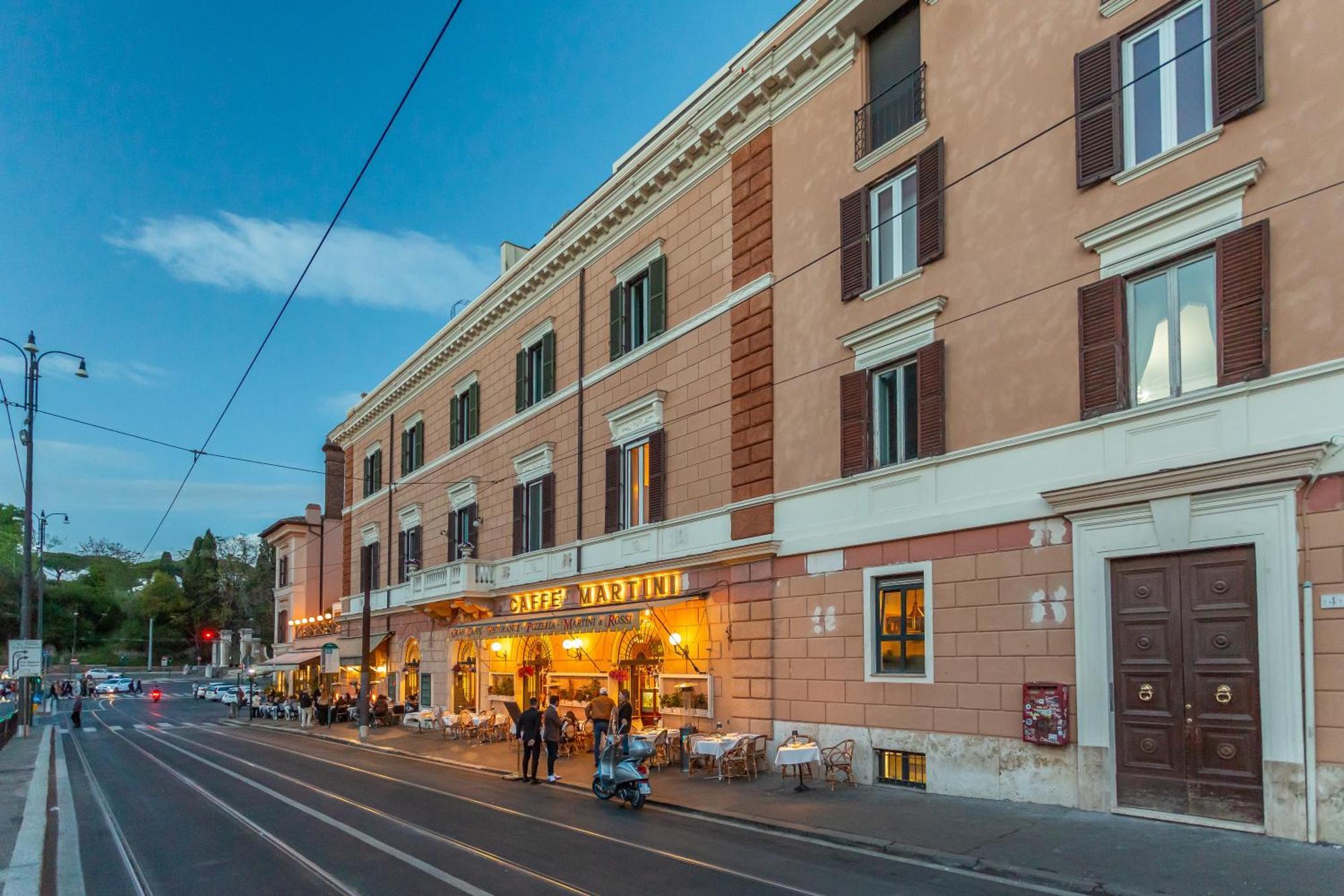 Iconic Apartment With Unique Colosseum View Rome Buitenkant foto